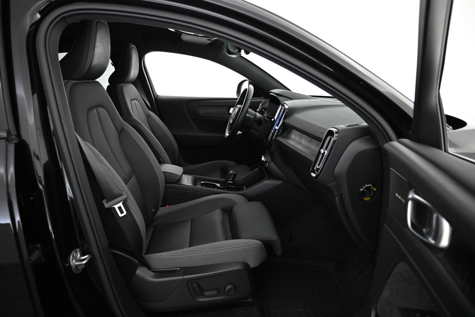 VOLVO C40 2023