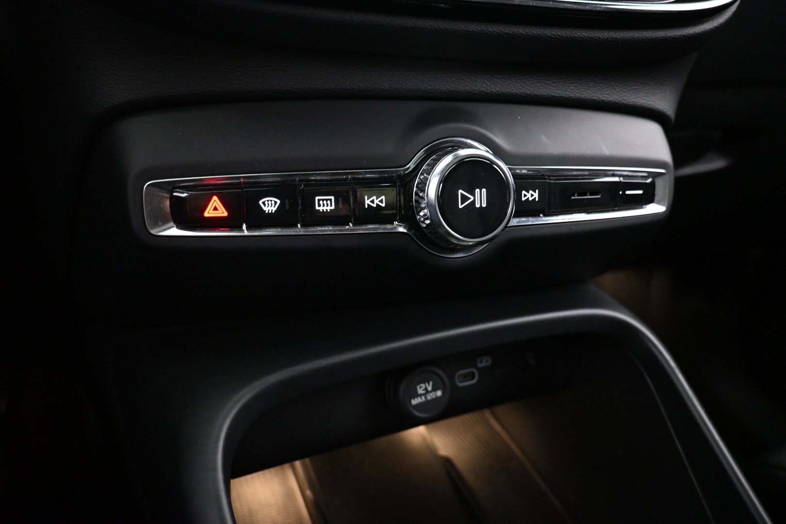 VOLVO C40 2023