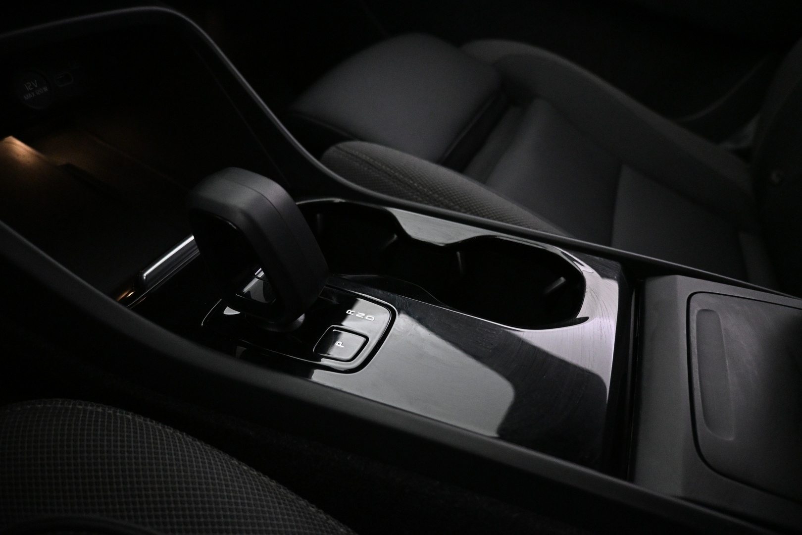 VOLVO C40 2023