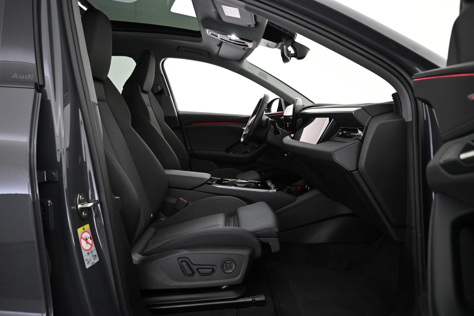 AUDI Q6 e-tron 2025