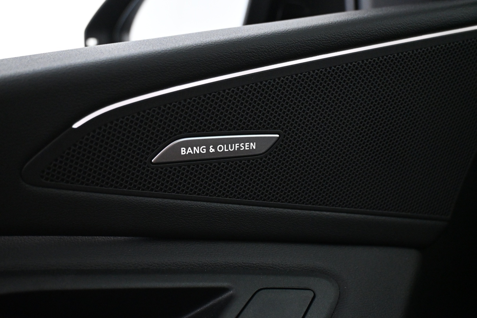 AUDI Q6 e-tron 2025