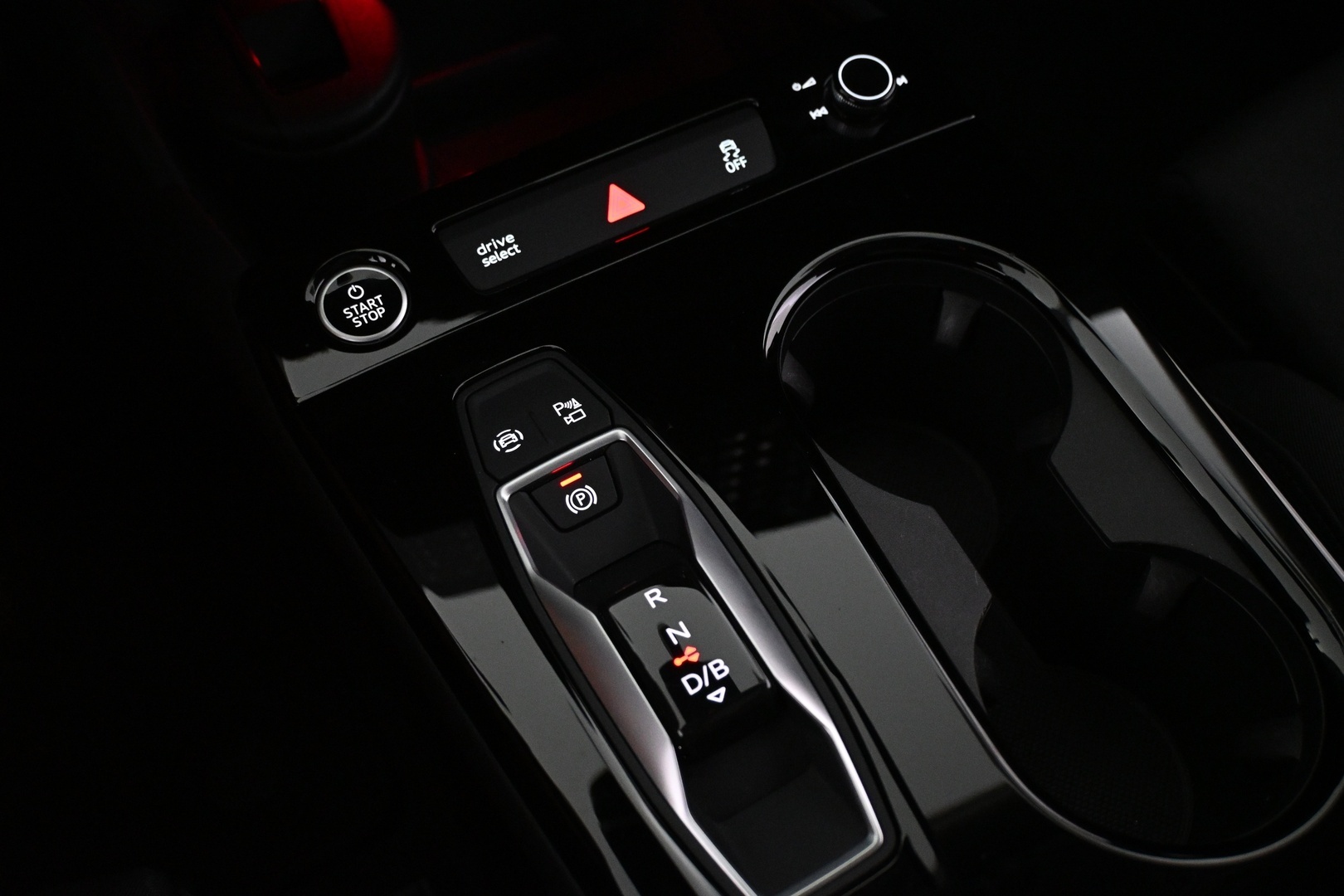 AUDI Q6 e-tron 2025