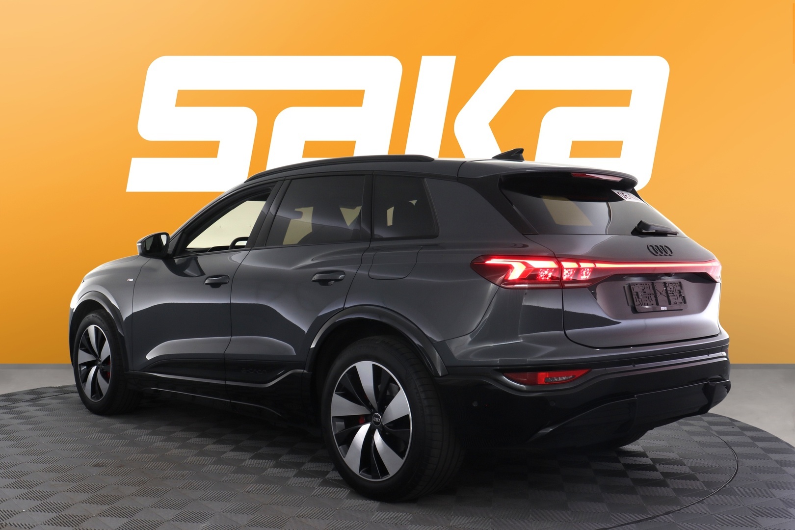 AUDI Q6 e-tron 2025