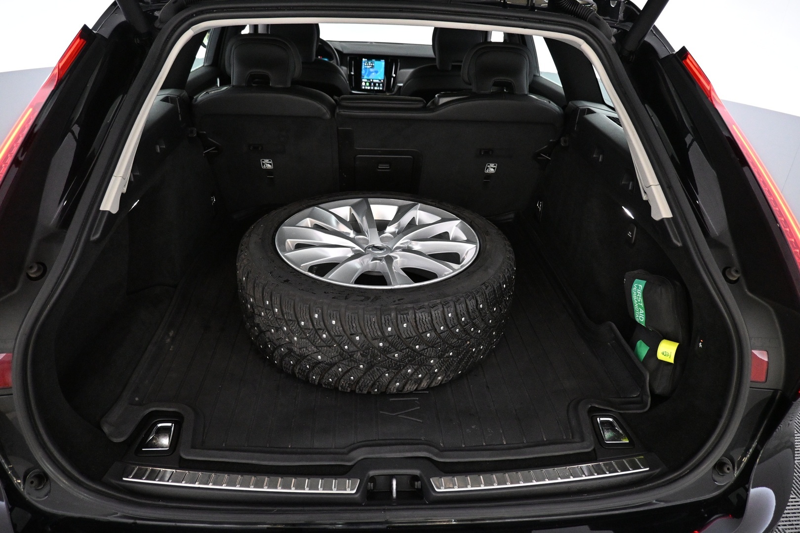 VOLVO V90 2022