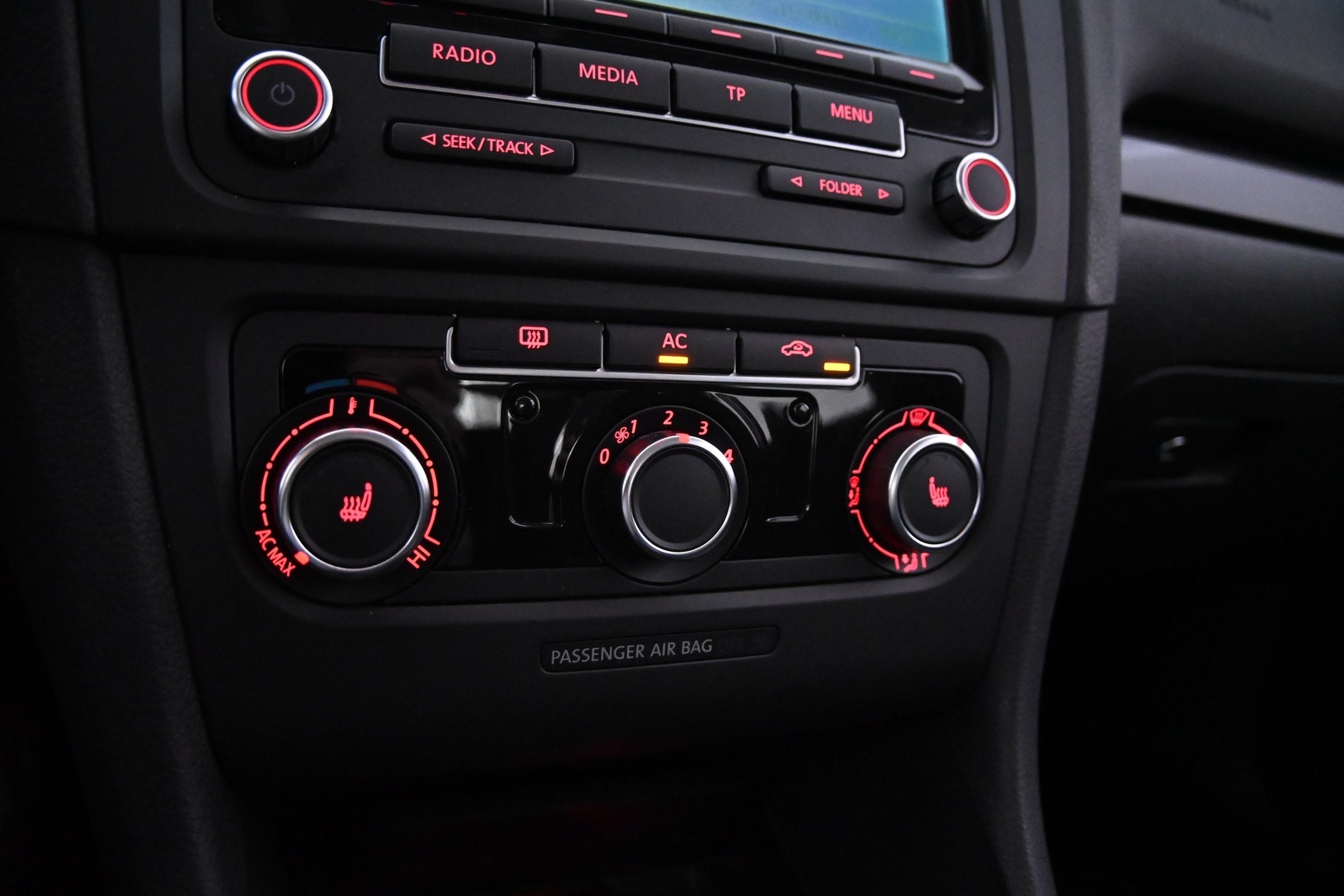 VOLKSWAGEN Golf 2012