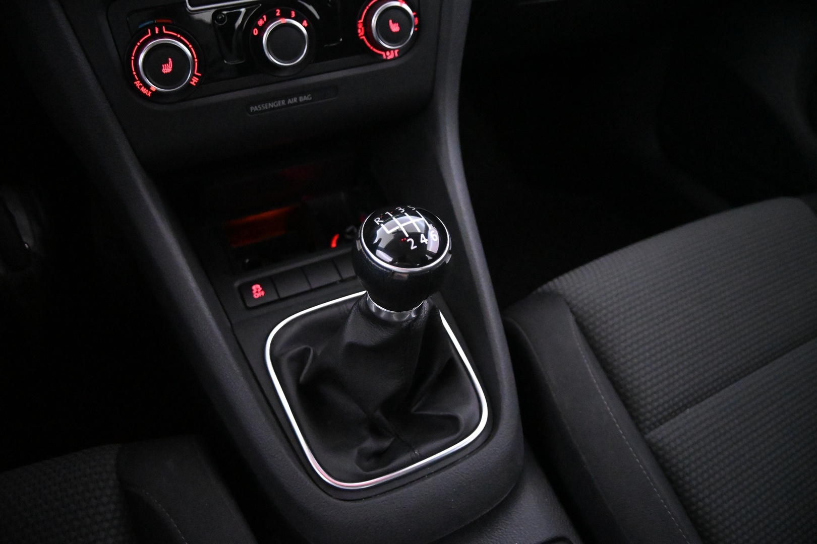 VOLKSWAGEN Golf 2012