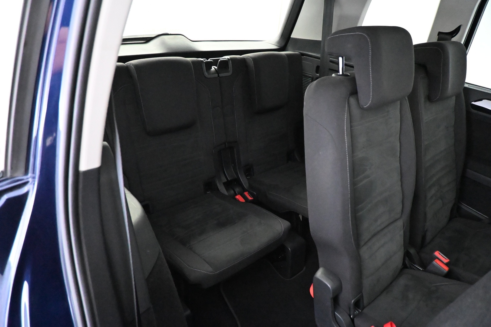 VOLKSWAGEN Touran 2016