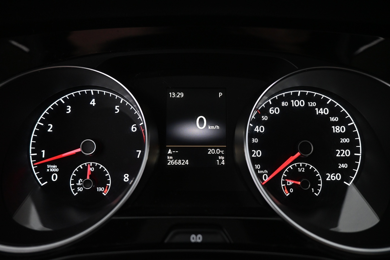 VOLKSWAGEN Touran 2016