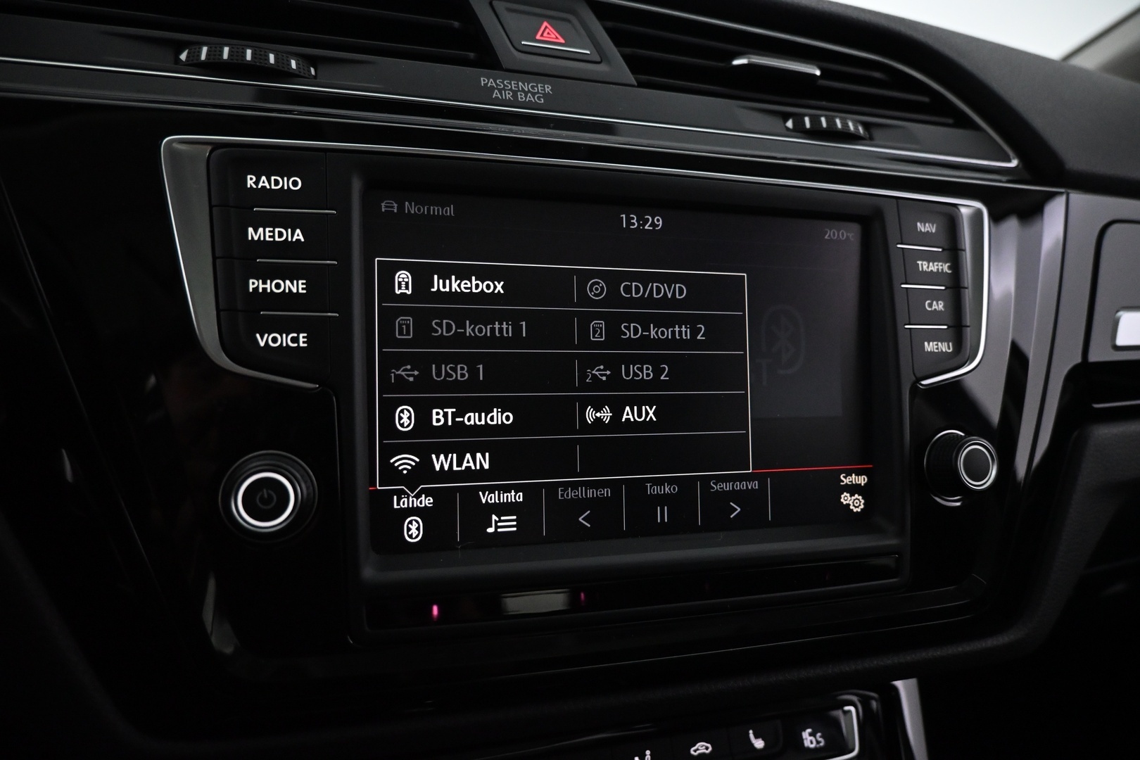 VOLKSWAGEN Touran 2016