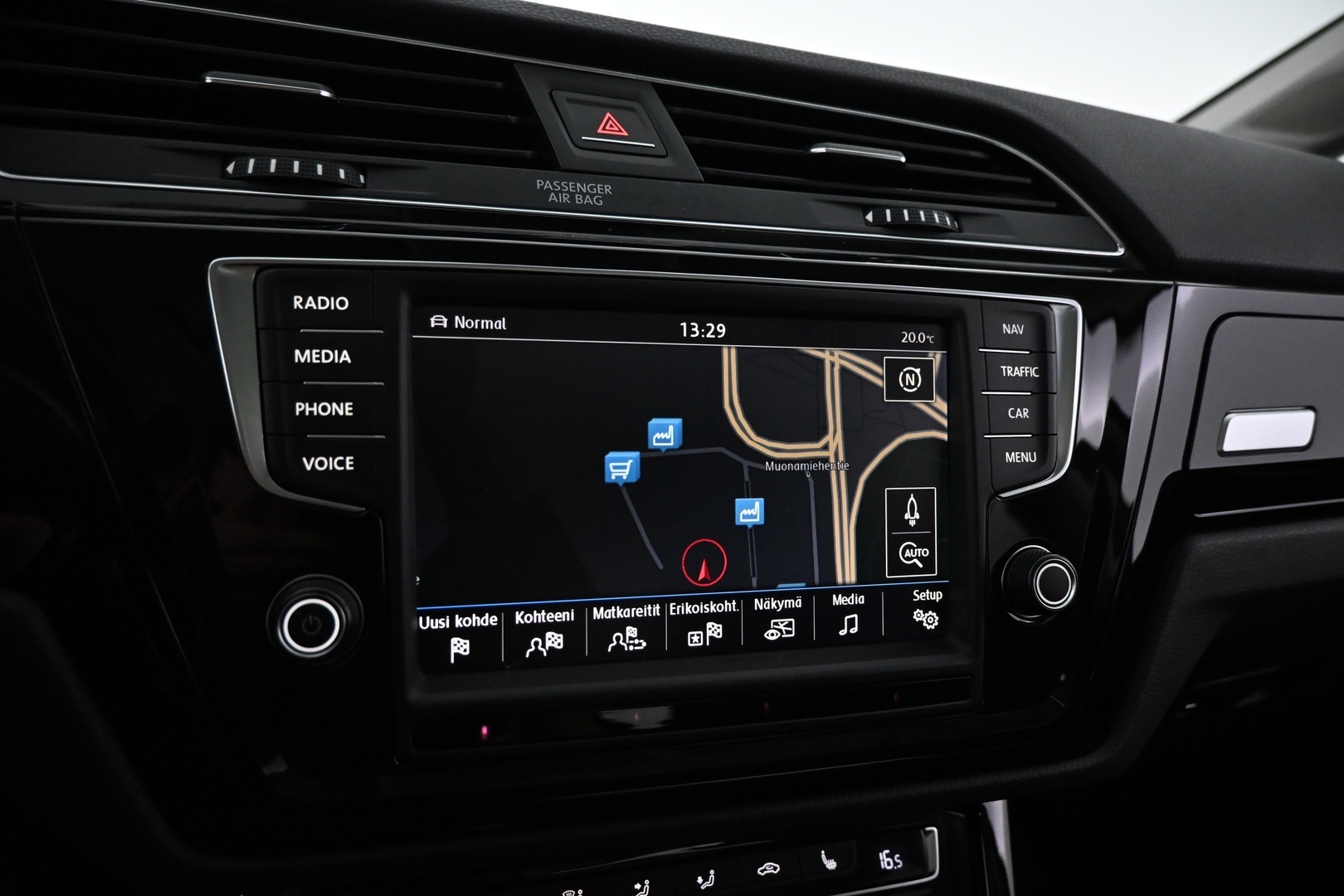 VOLKSWAGEN Touran 2016