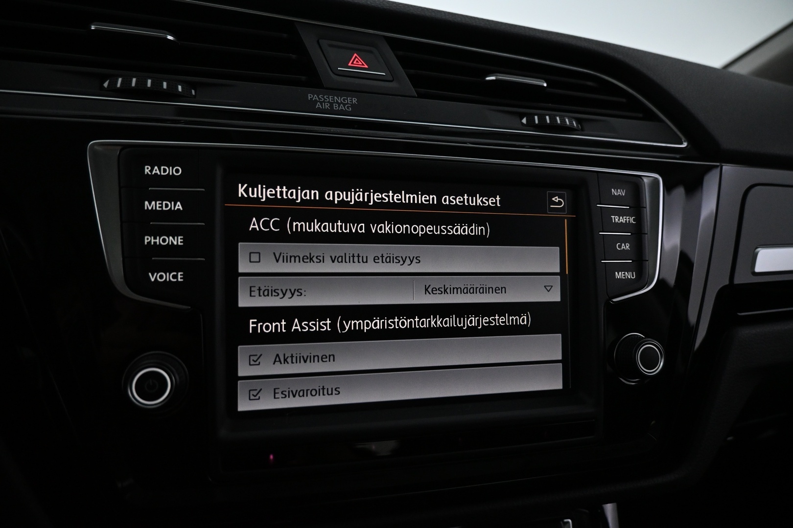 VOLKSWAGEN Touran 2016