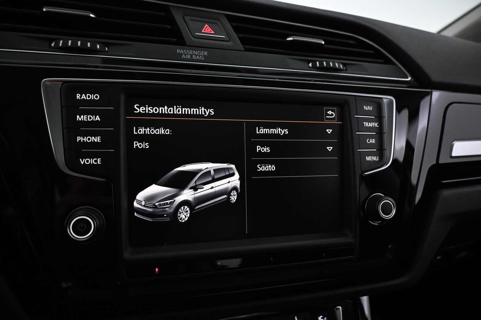 VOLKSWAGEN Touran 2016