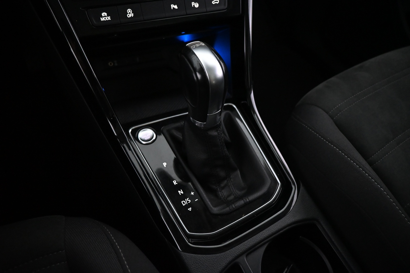 VOLKSWAGEN Touran 2016