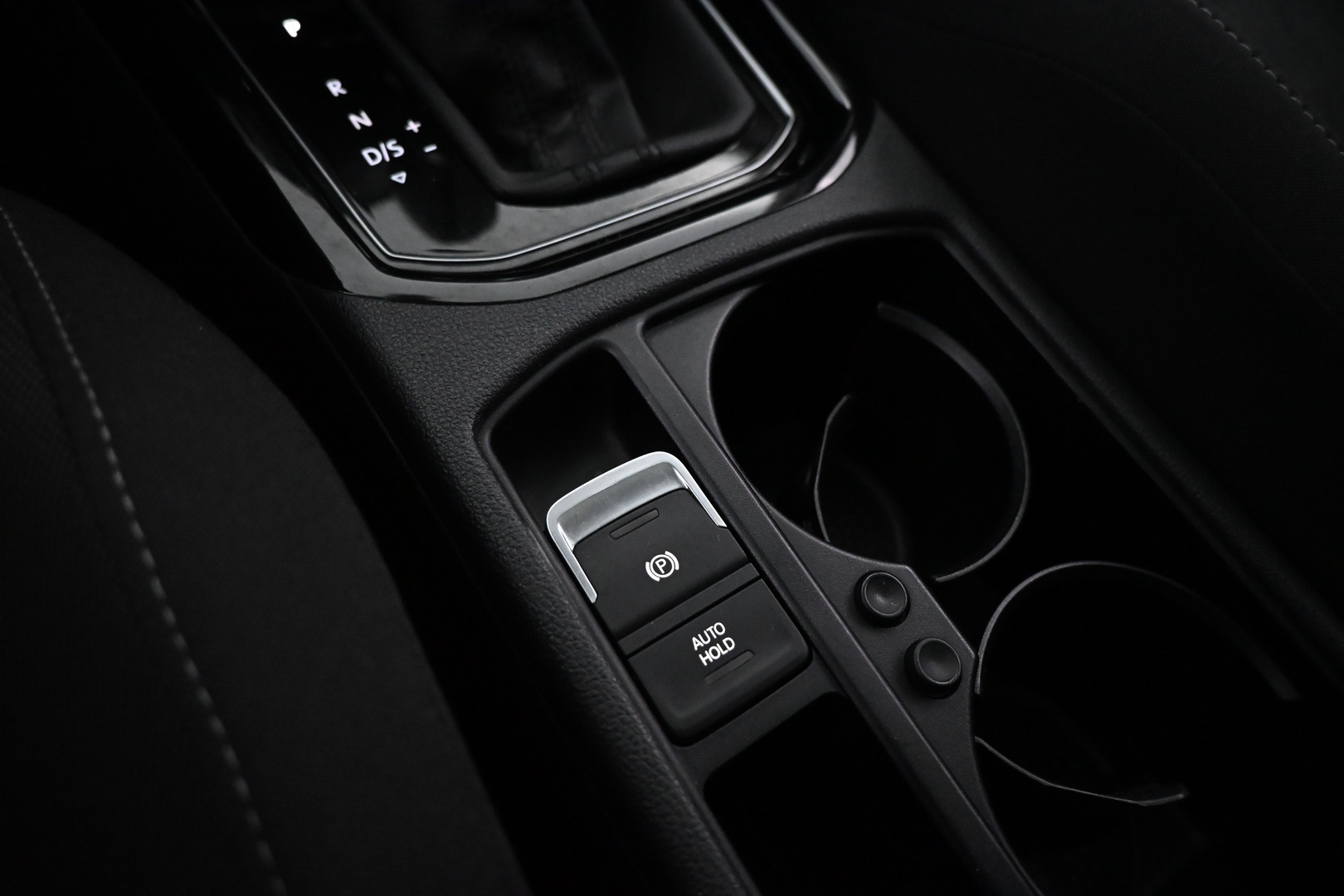 VOLKSWAGEN Touran 2016