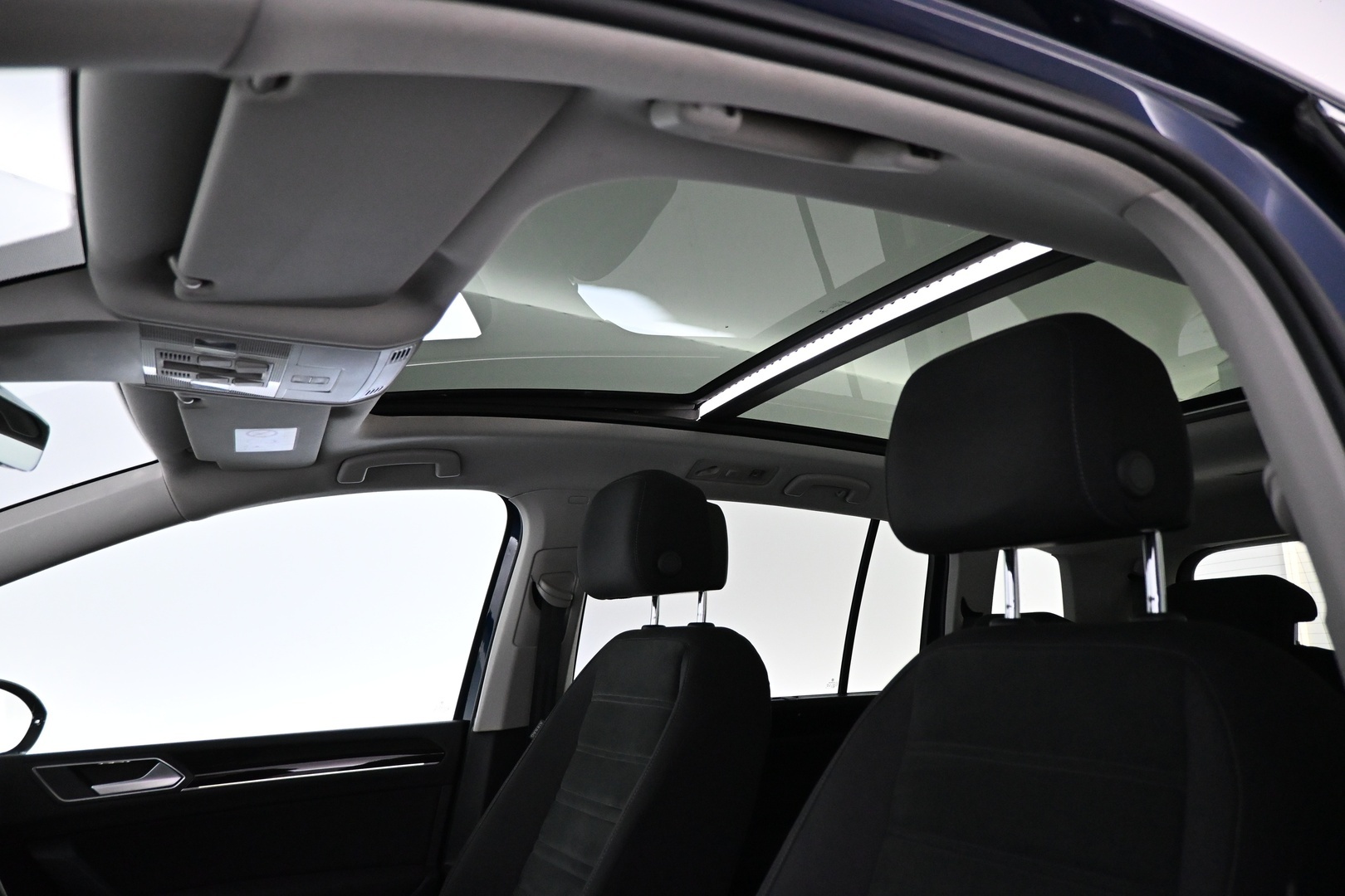 VOLKSWAGEN Touran 2016