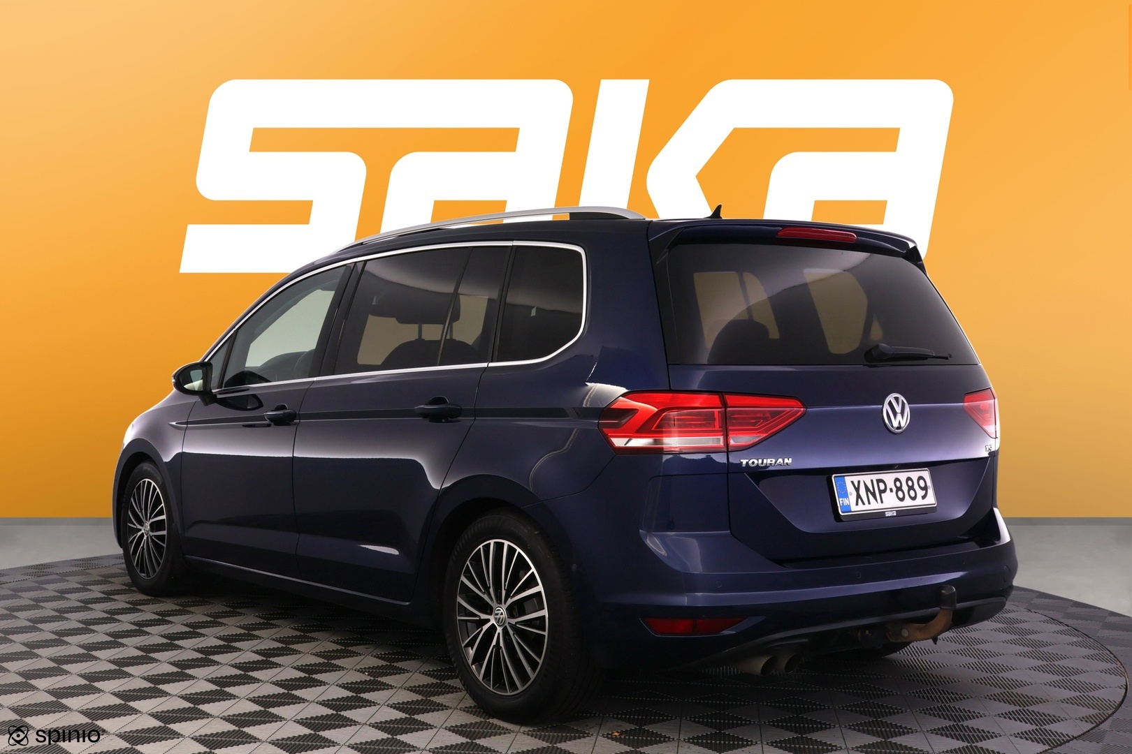 VOLKSWAGEN Touran 2016