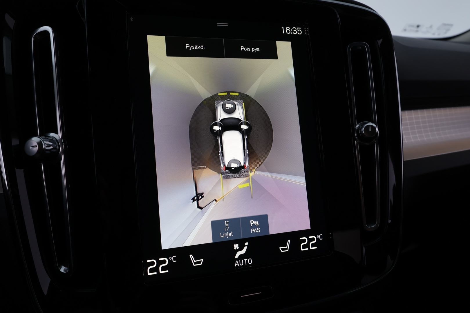 VOLVO XC40 2022