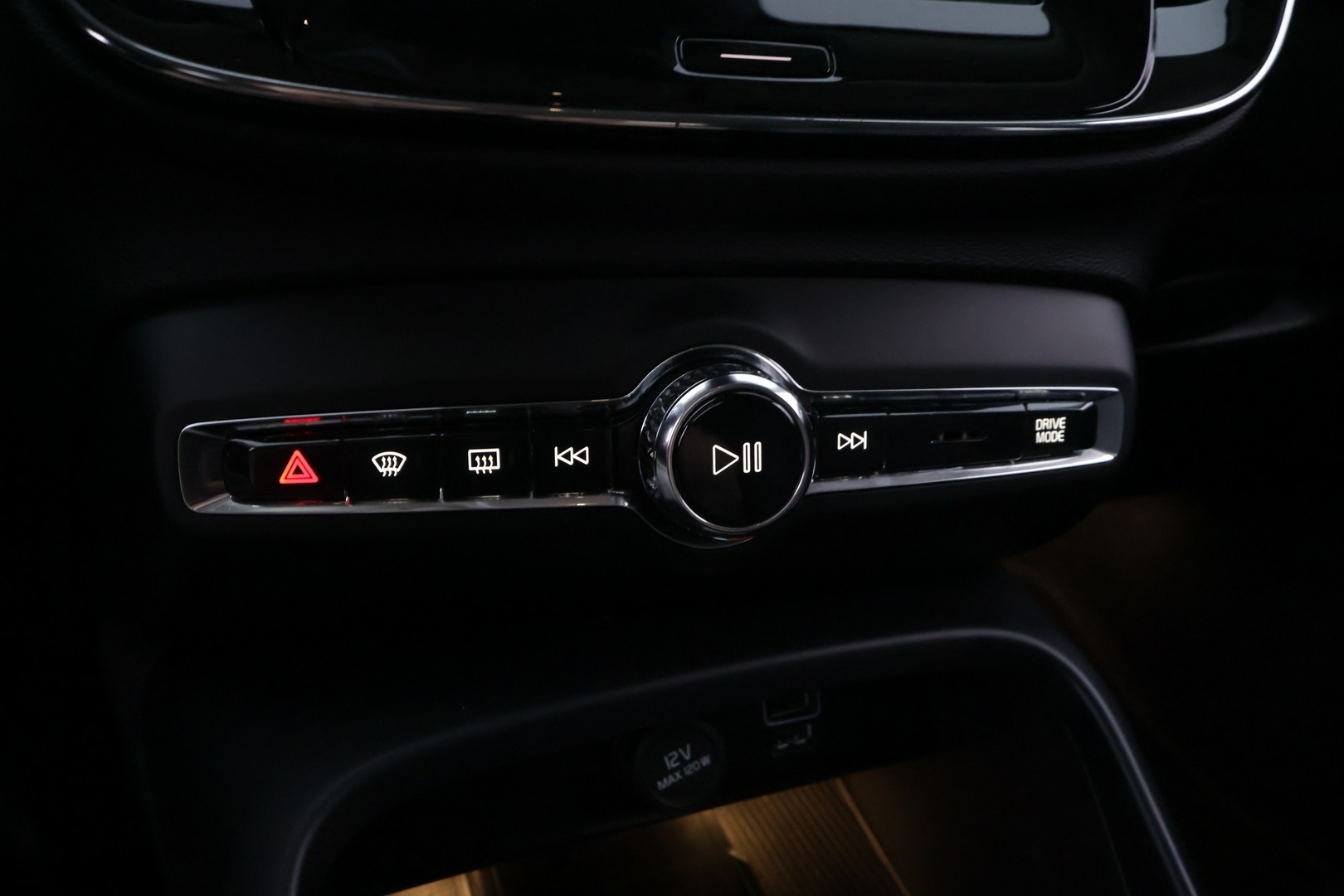 VOLVO XC40 2022