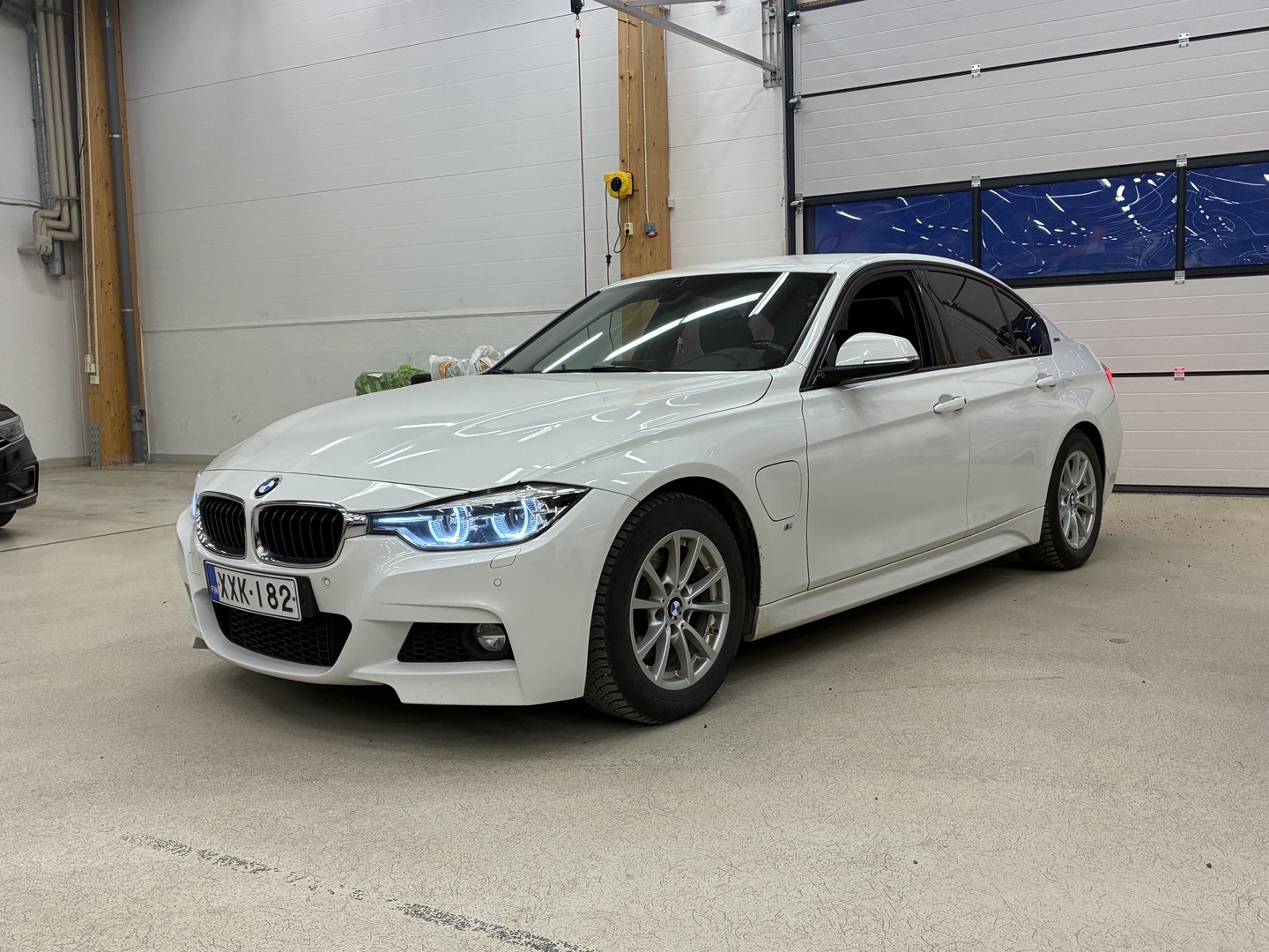 BMW 330 2018