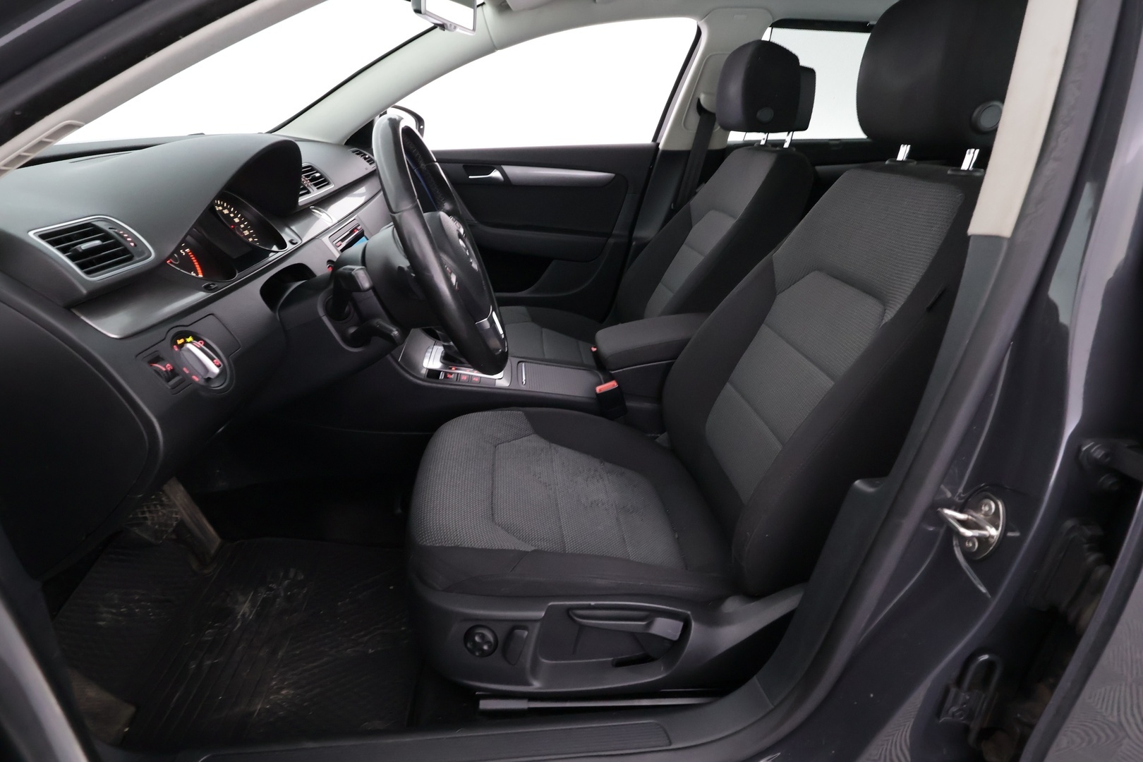 VOLKSWAGEN Passat 2011