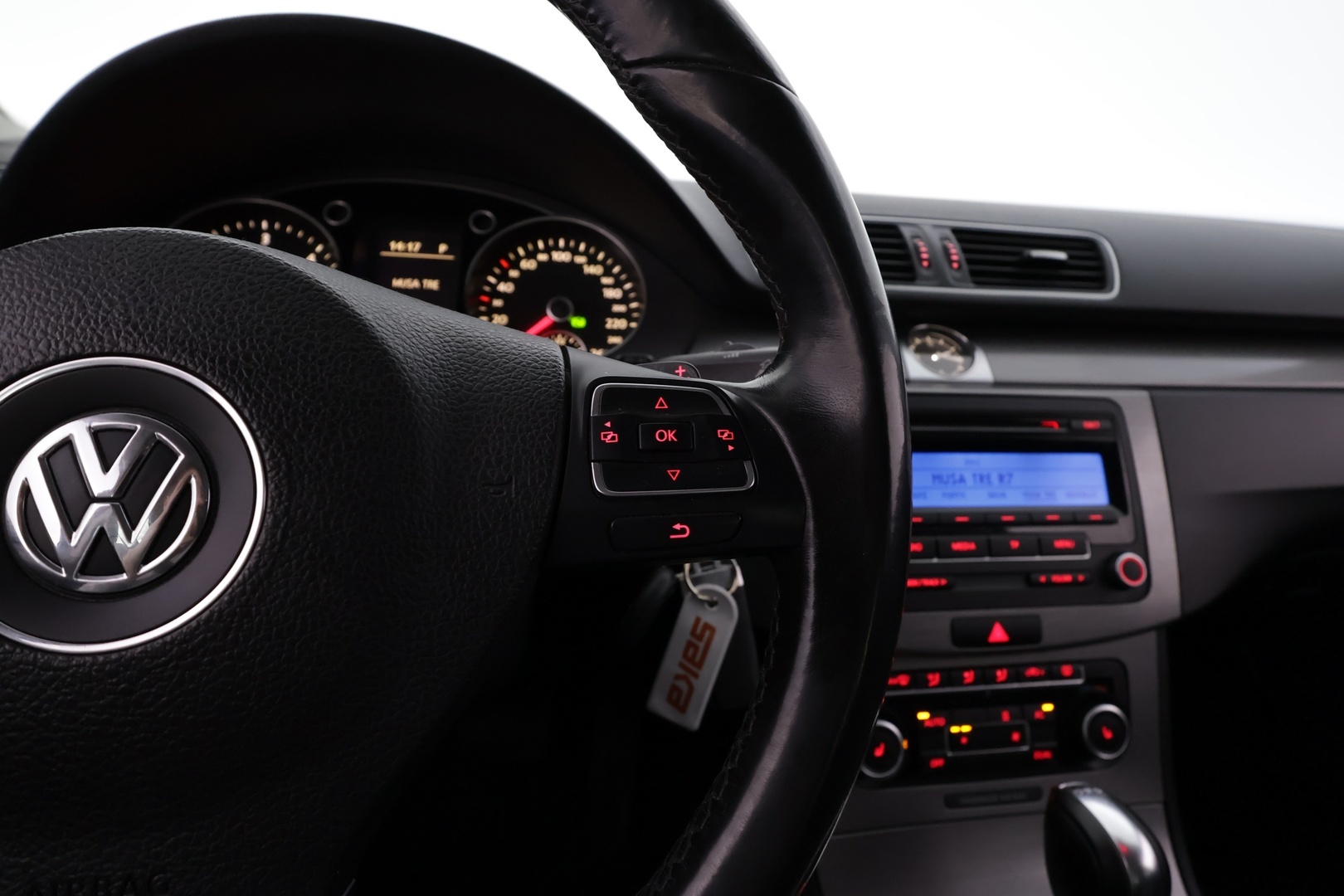 VOLKSWAGEN Passat 2011