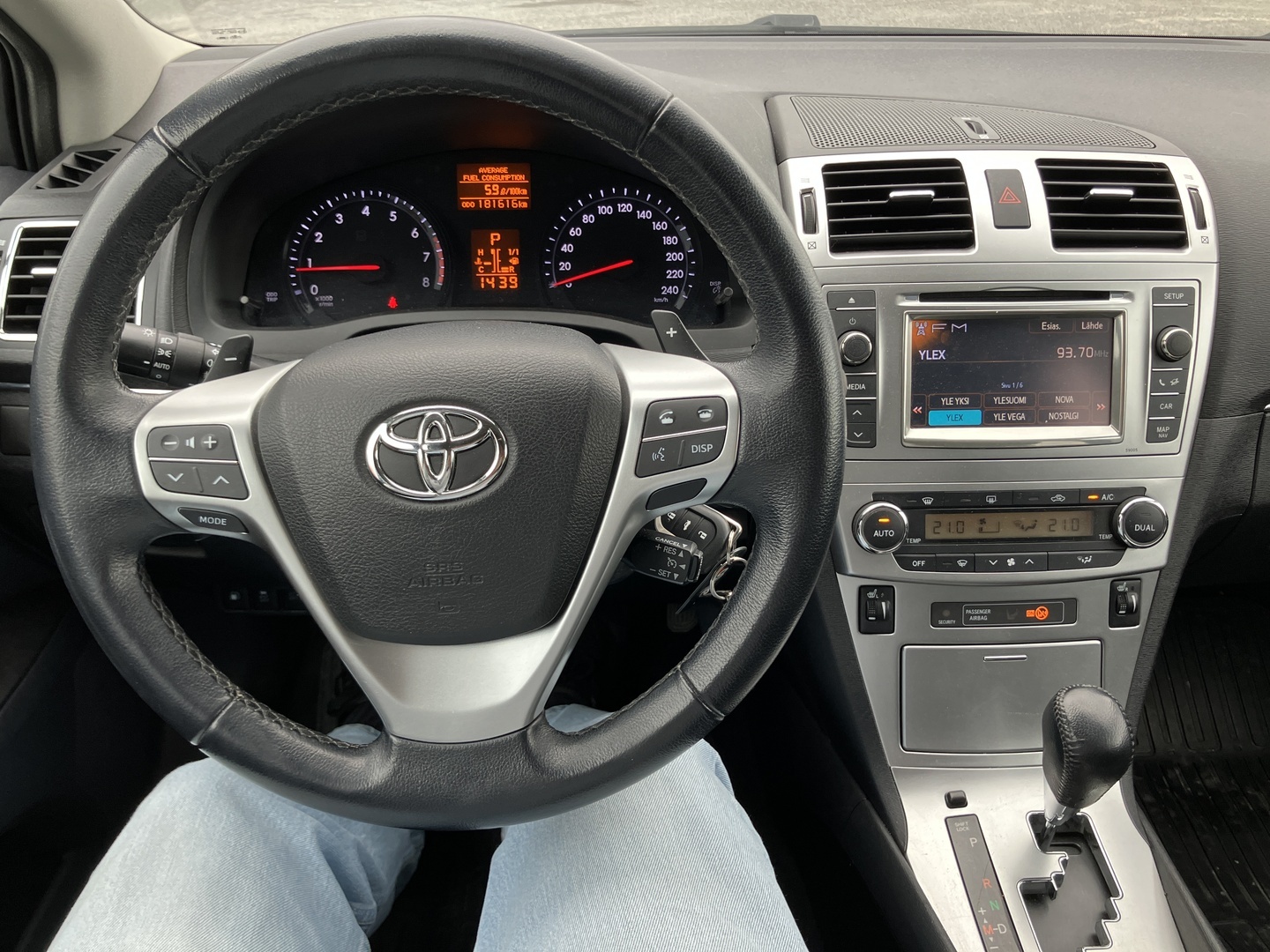 TOYOTA Avensis 2013