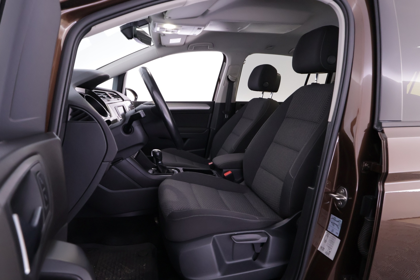 VOLKSWAGEN Touran 2016