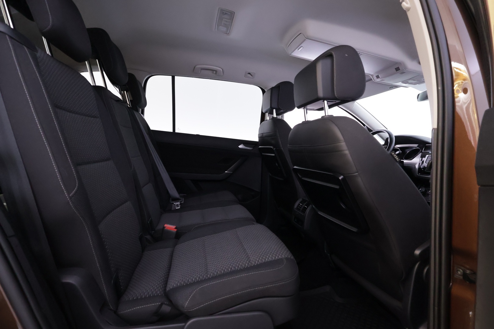 VOLKSWAGEN Touran 2016