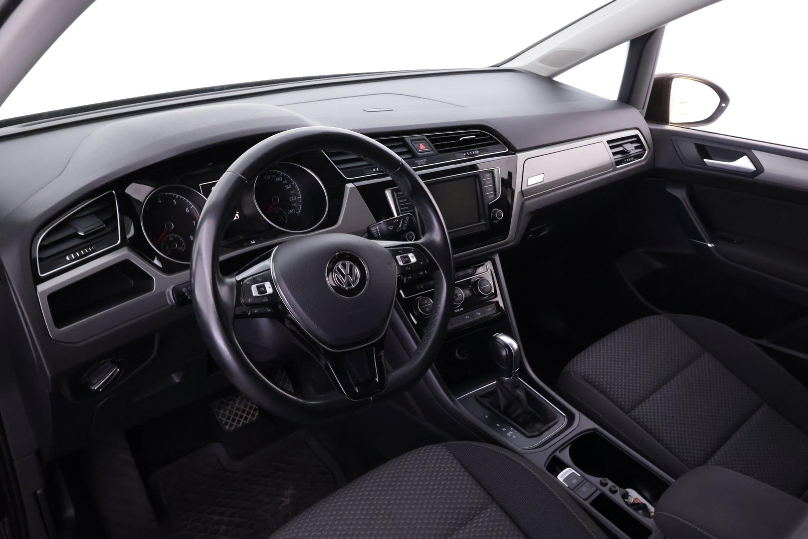 VOLKSWAGEN Touran 2016