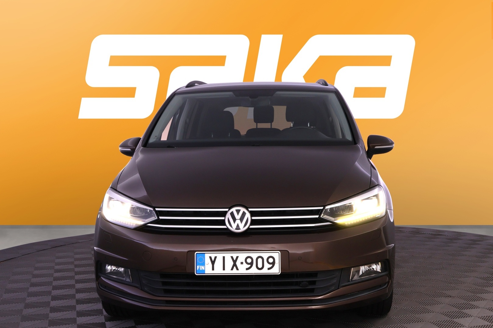 VOLKSWAGEN Touran 2016