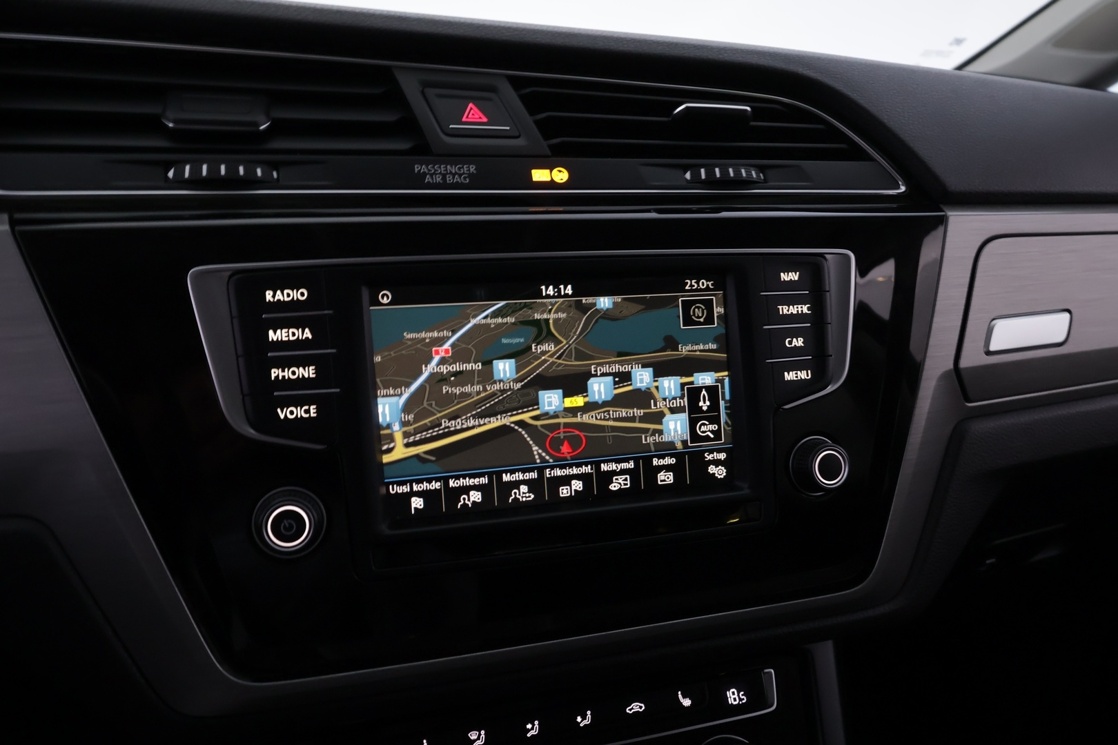 VOLKSWAGEN Touran 2016