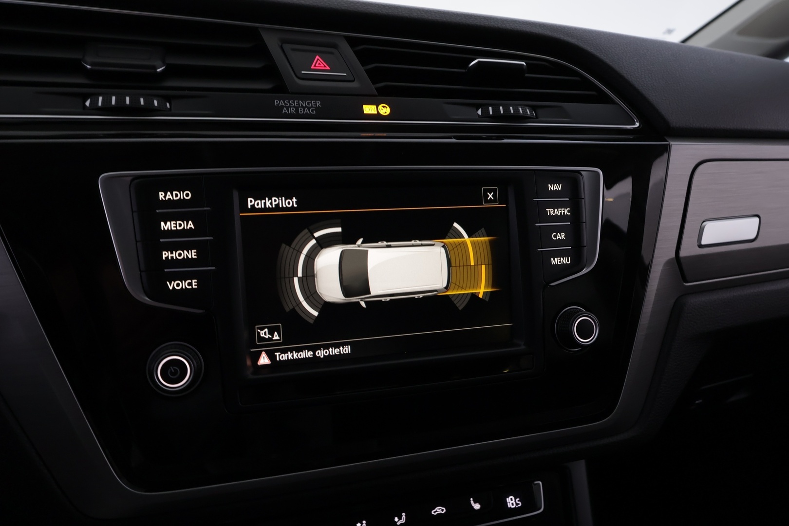 VOLKSWAGEN Touran 2016