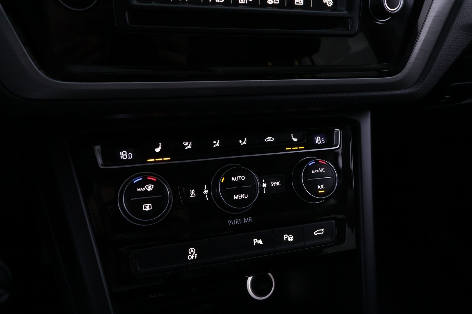 VOLKSWAGEN Touran 2016