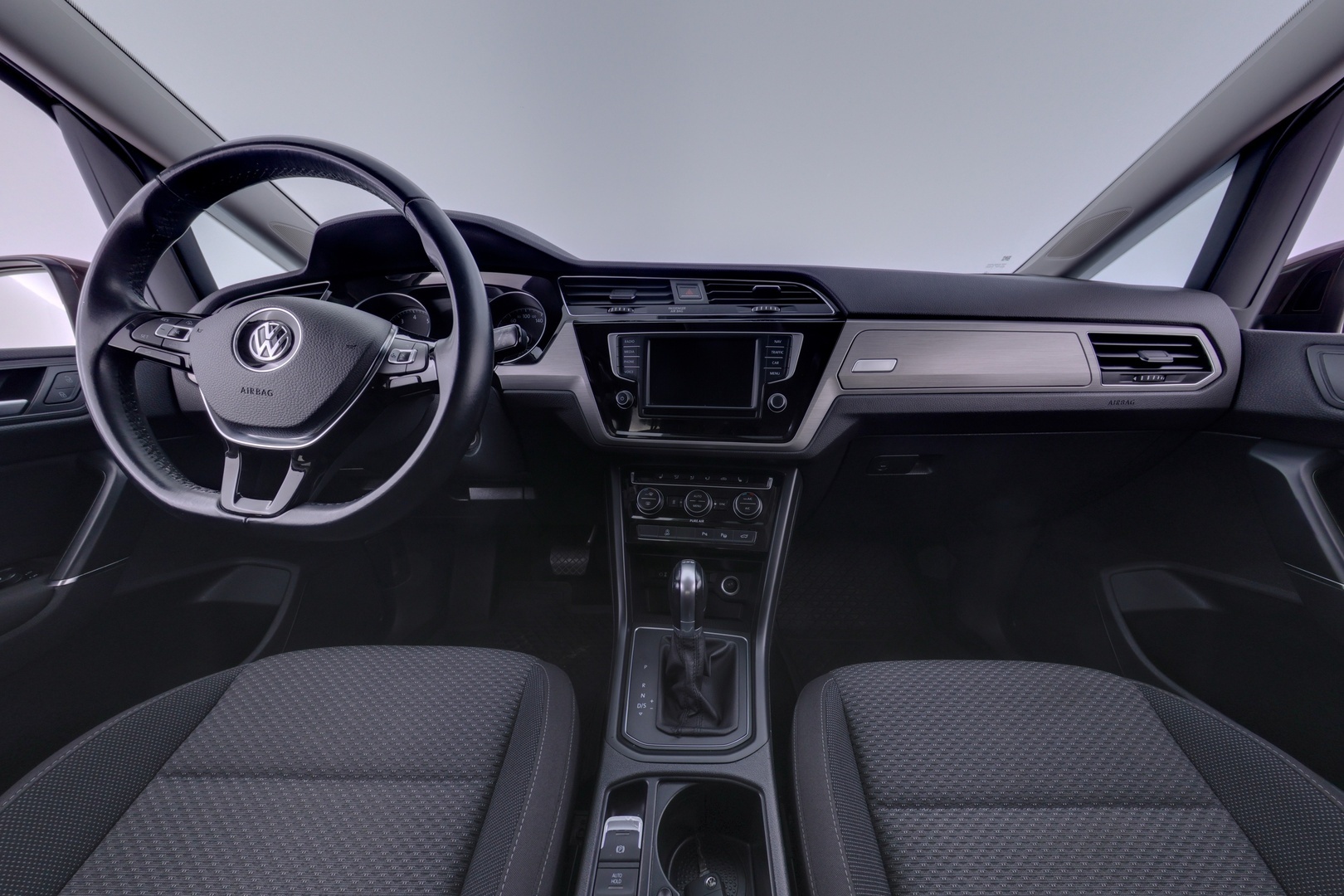VOLKSWAGEN Touran 2016