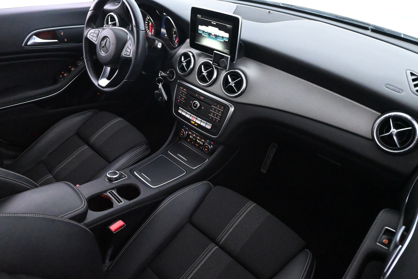 MERCEDES-BENZ CLA 2017