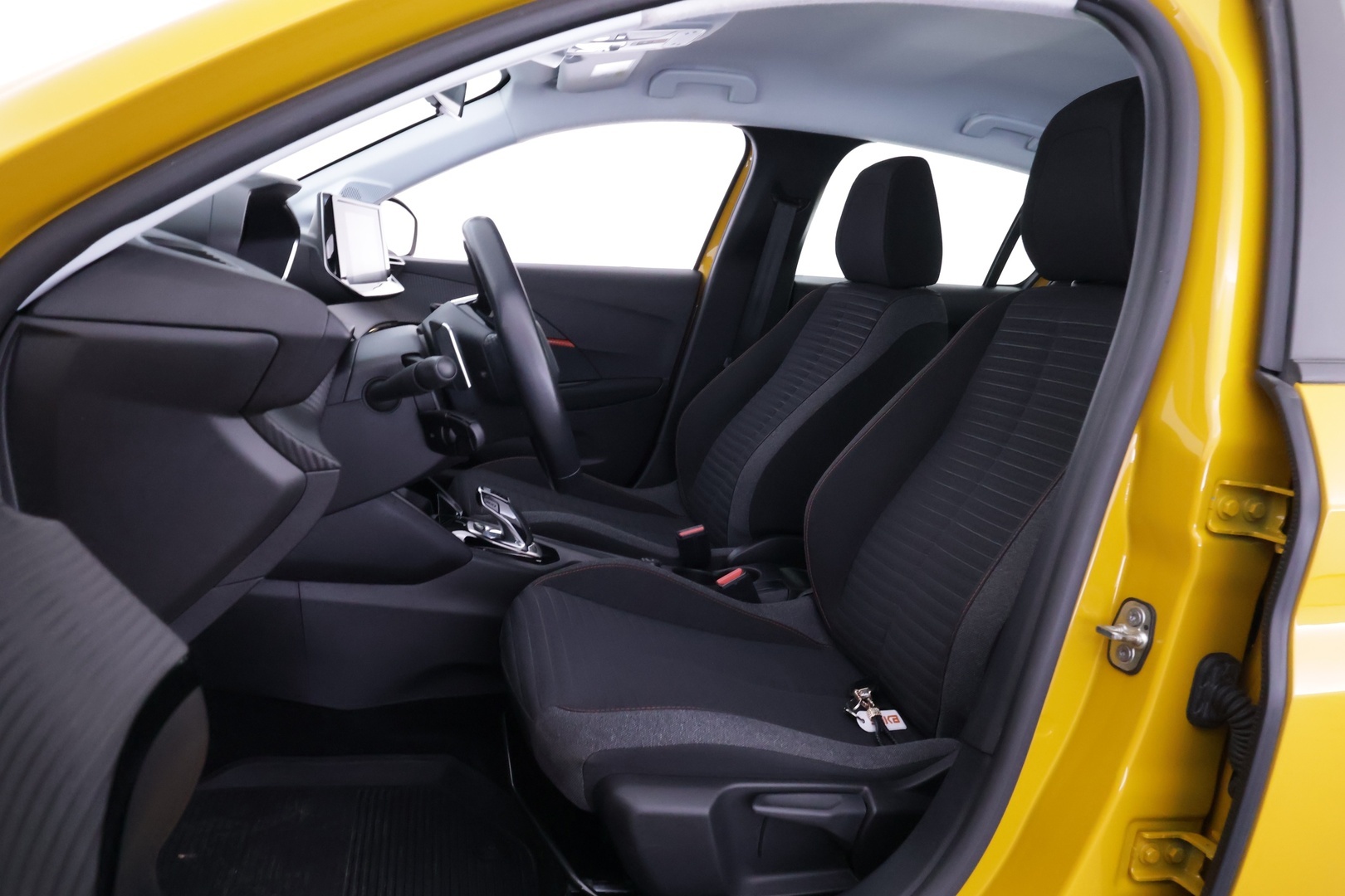 PEUGEOT 208 2021