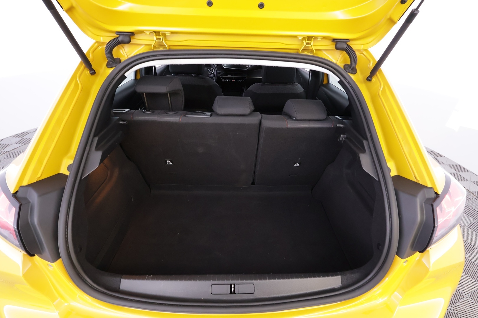PEUGEOT 208 2021