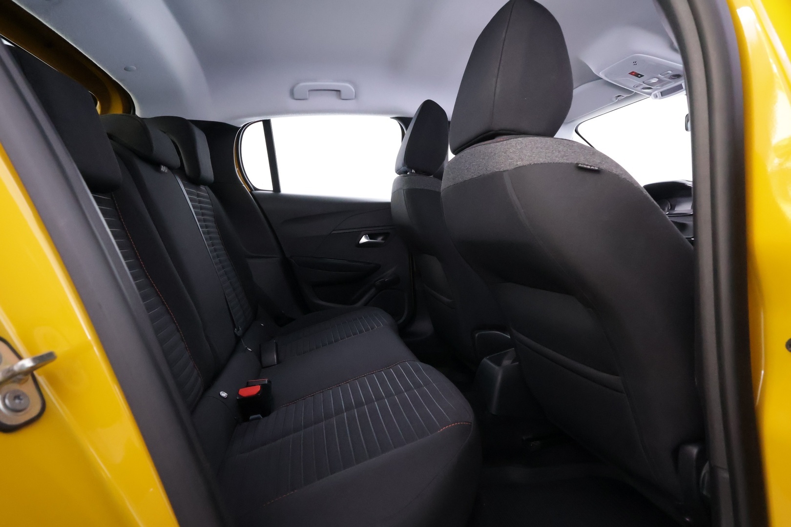 PEUGEOT 208 2021