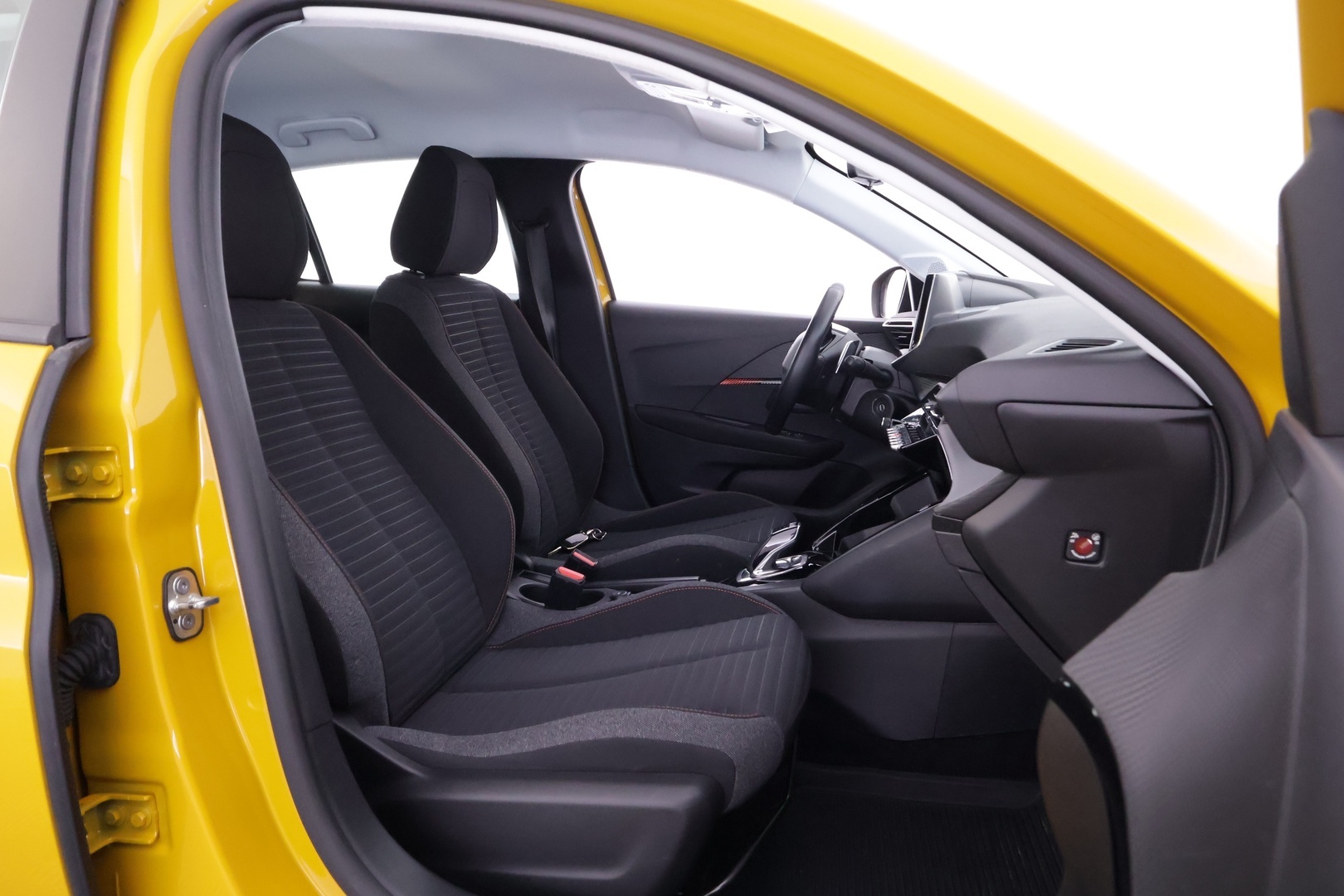 PEUGEOT 208 2021