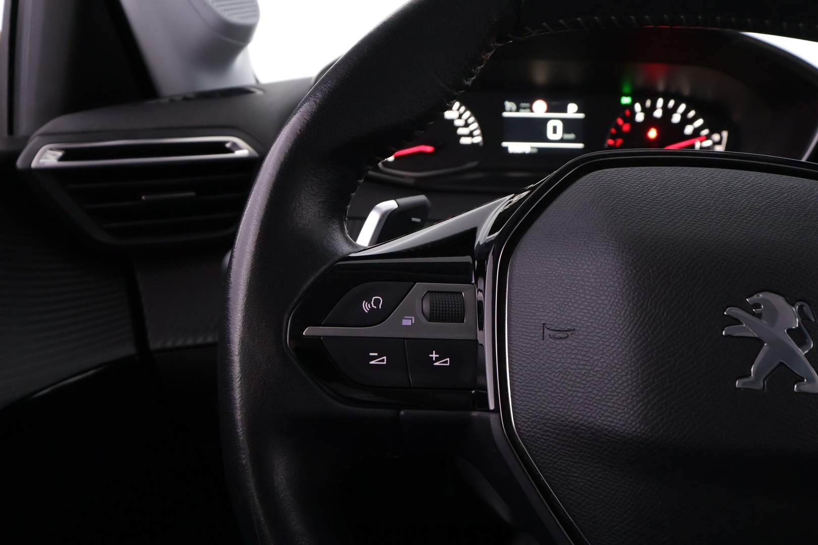PEUGEOT 208 2021