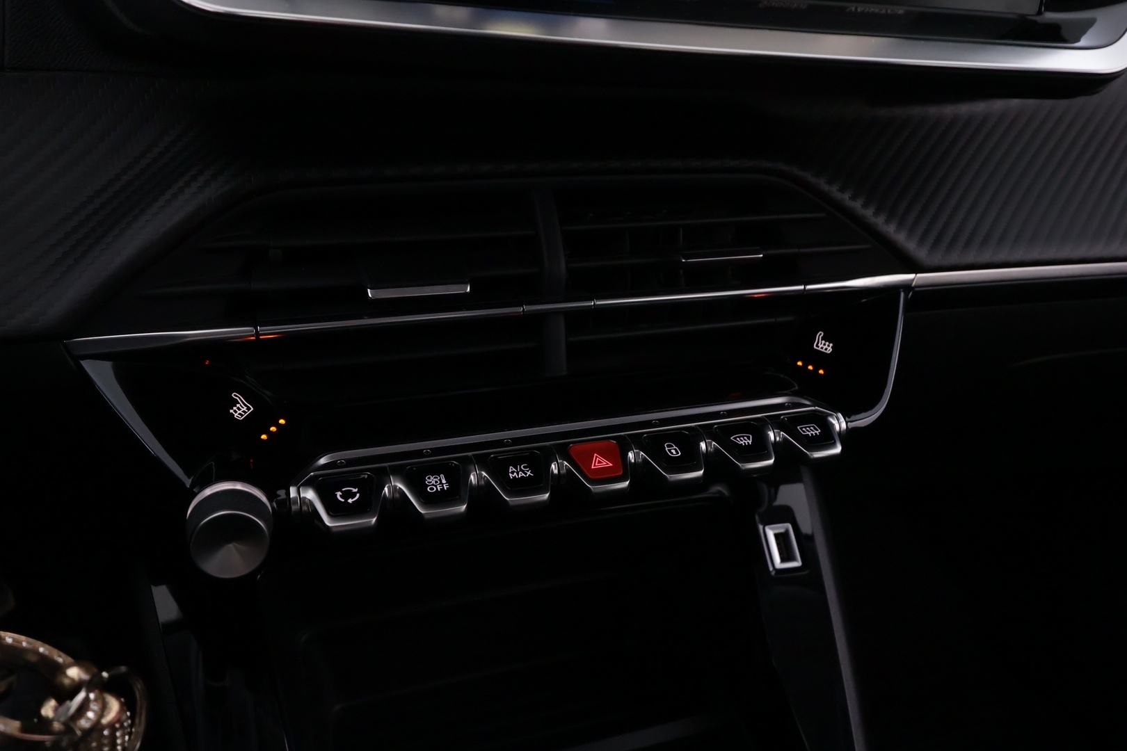 PEUGEOT 208 2021