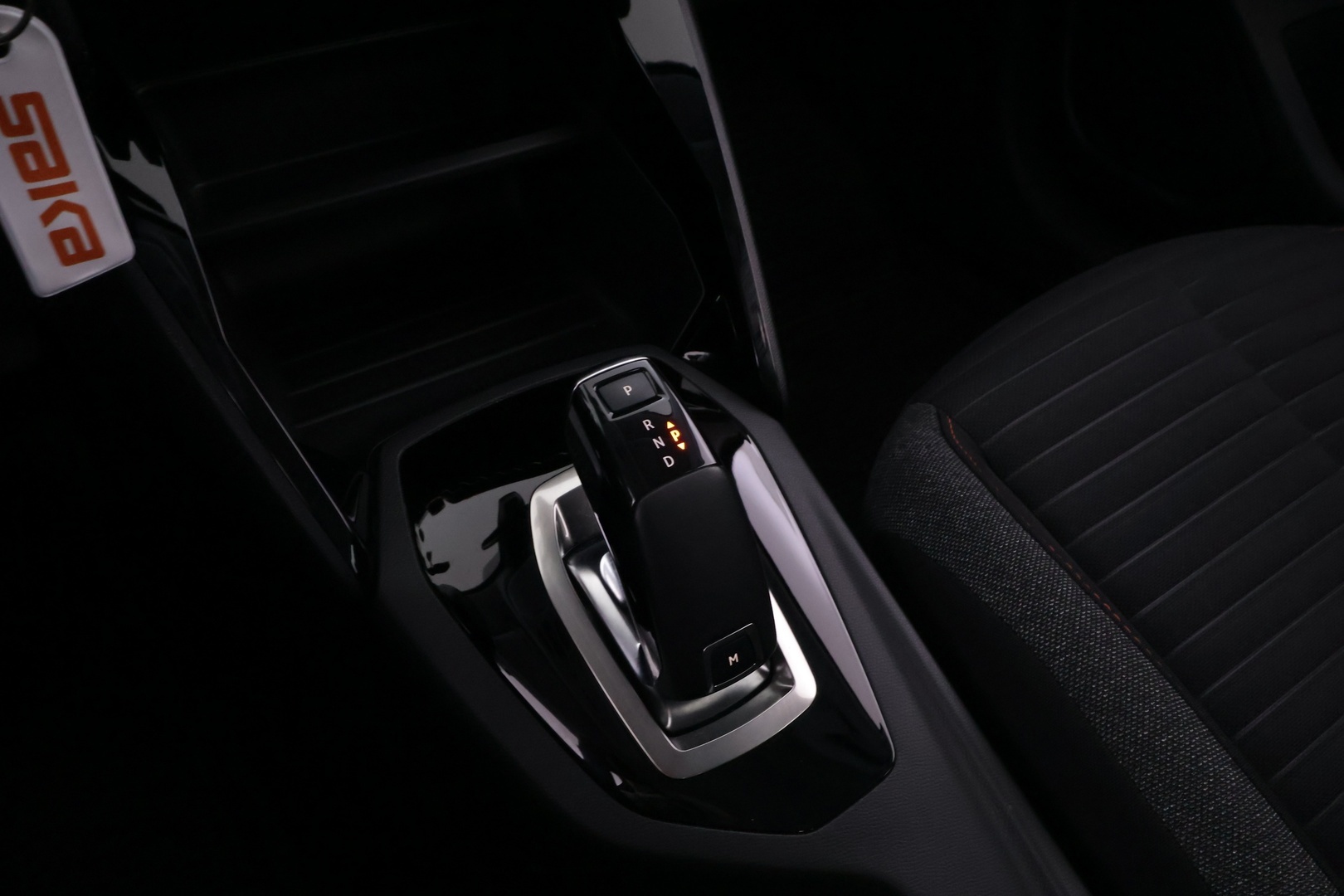 PEUGEOT 208 2021