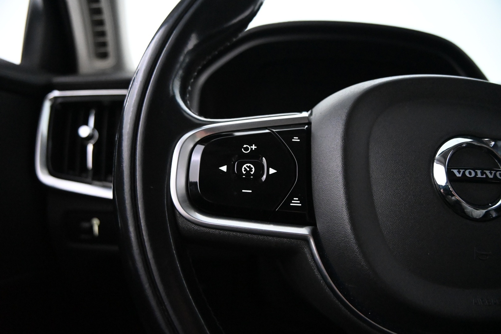VOLVO V90 2021