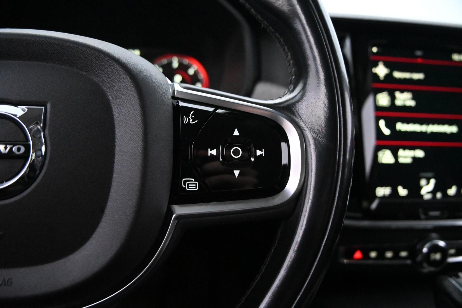 VOLVO V90 2021
