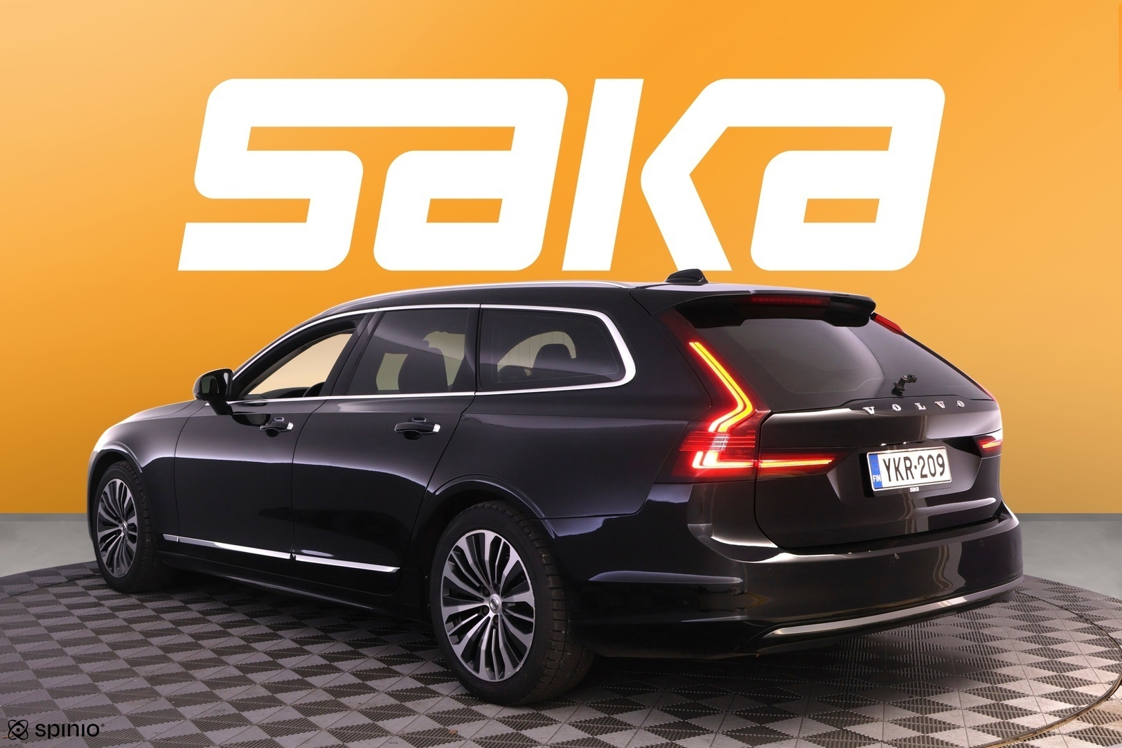 VOLVO V90 2021