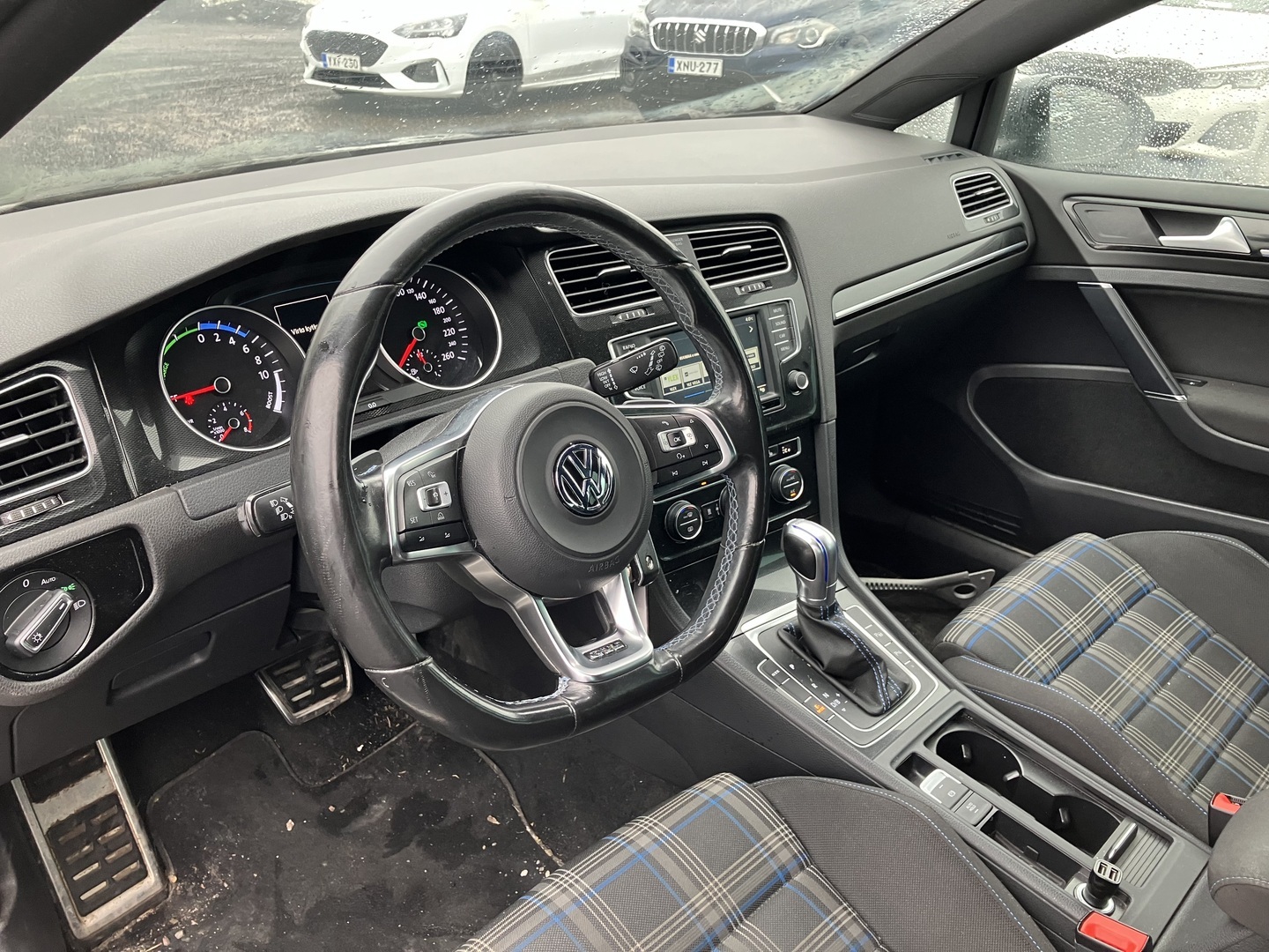 VOLKSWAGEN Golf 2017