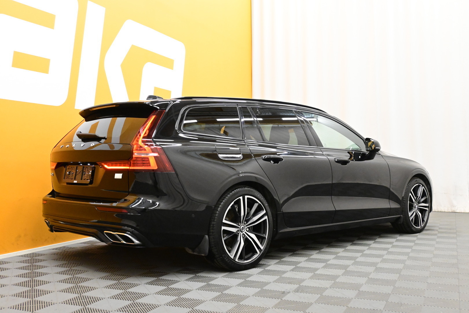 VOLVO V60 2021