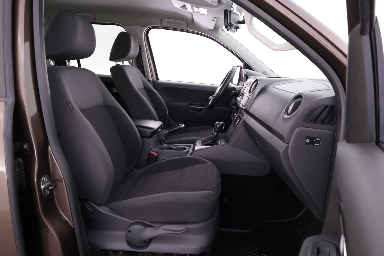 VOLKSWAGEN Amarok 2016