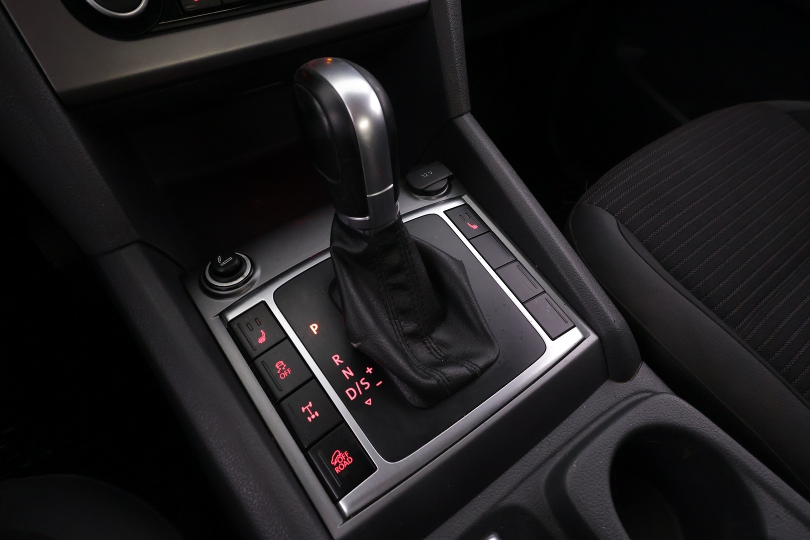 VOLKSWAGEN Amarok 2016