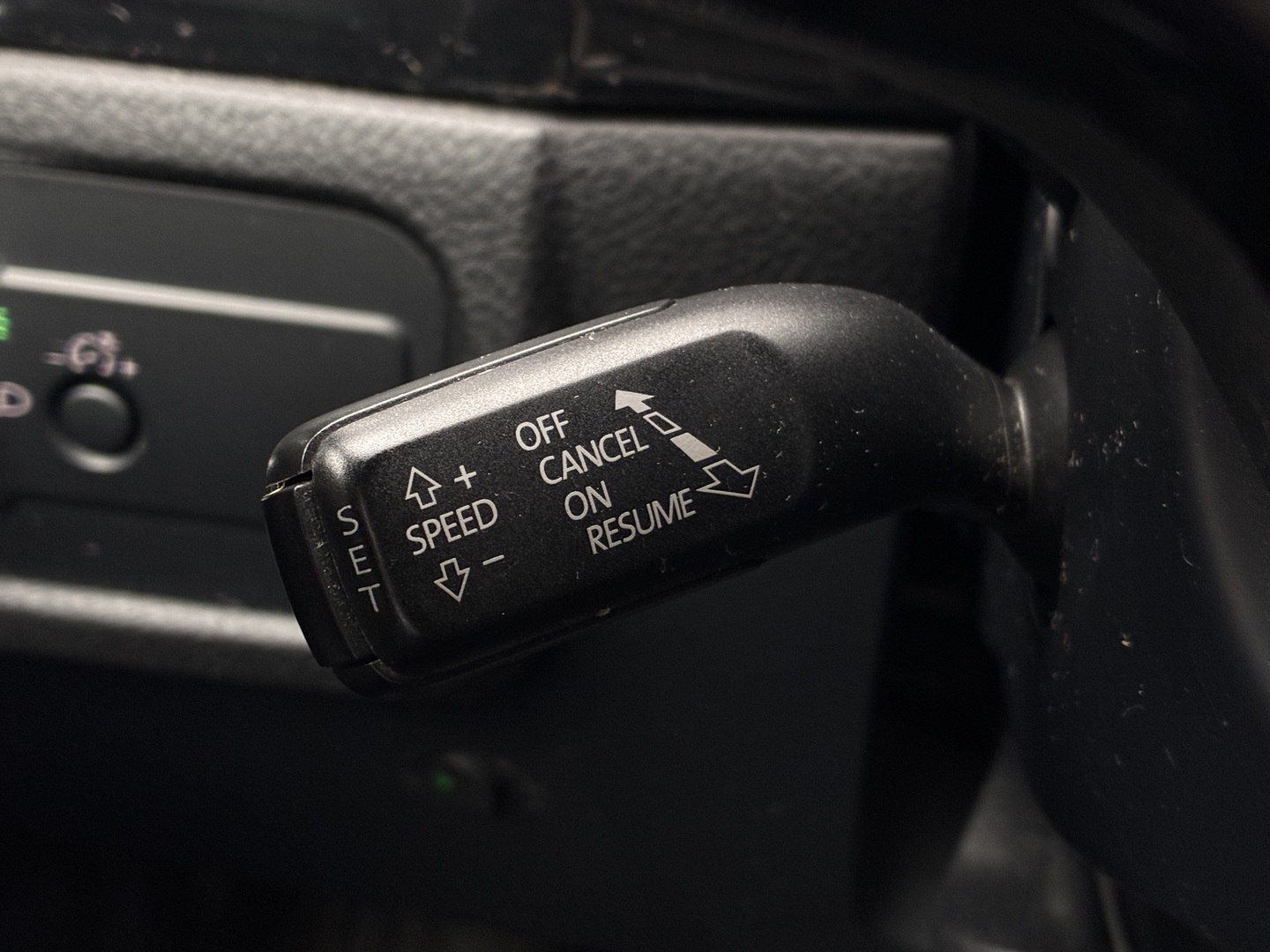VOLKSWAGEN Touareg 2012